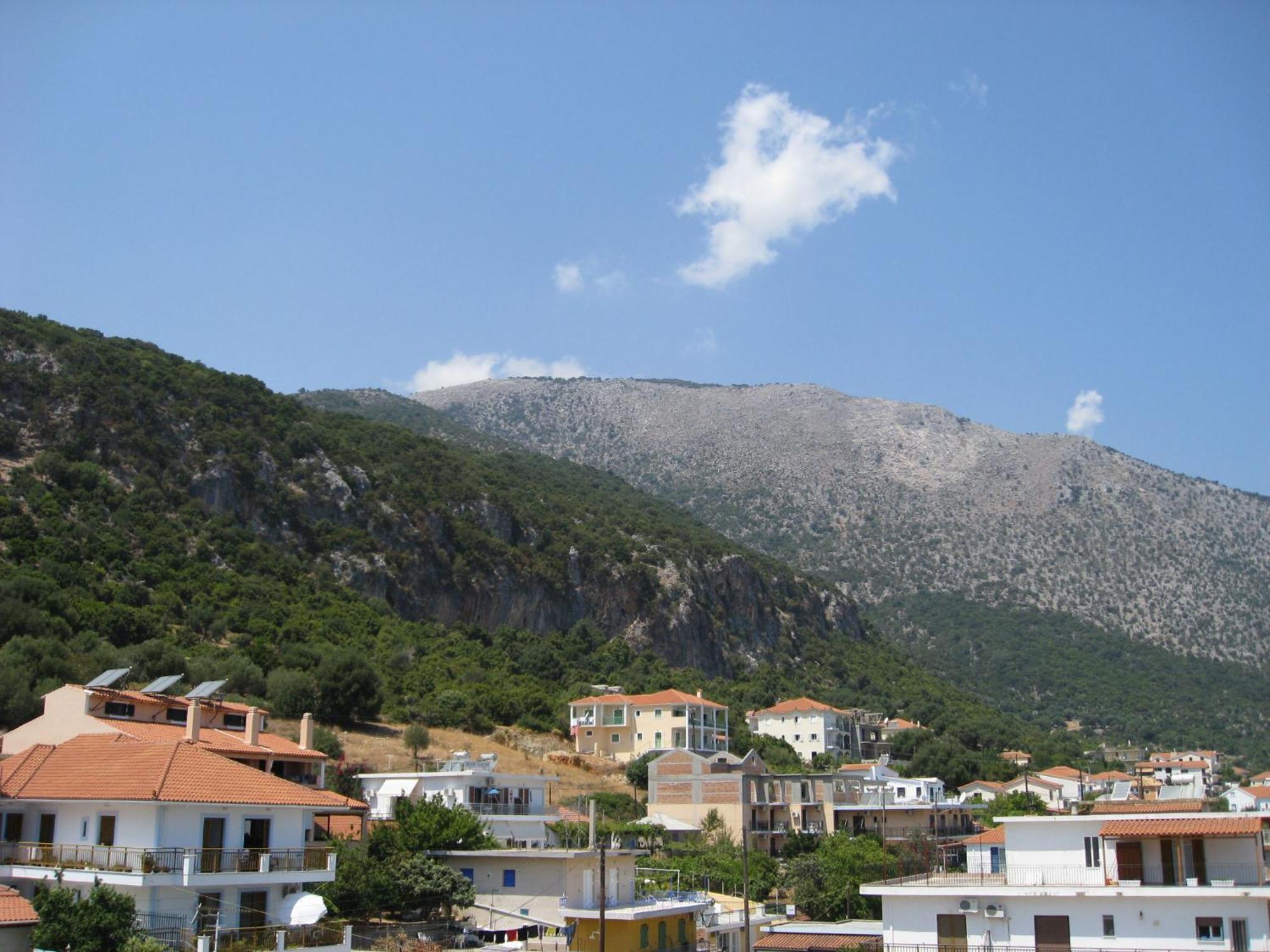 Petros Studios Poros  Luaran gambar