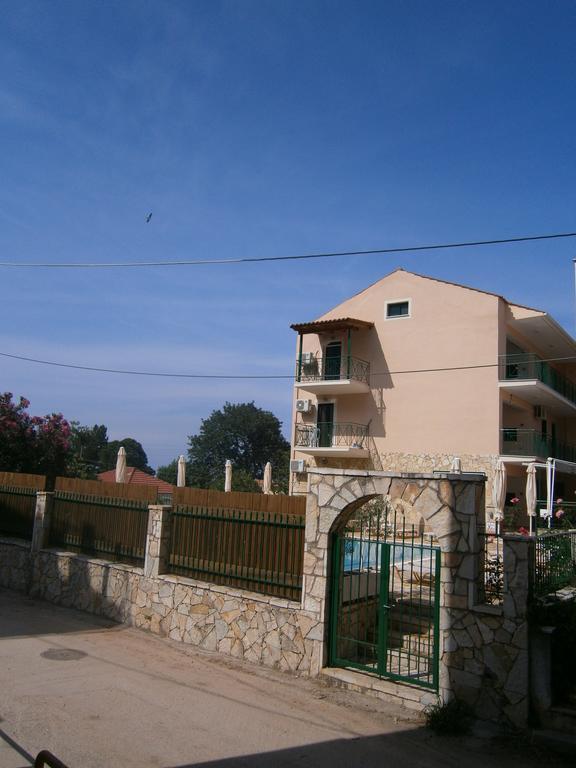 Petros Studios Poros  Luaran gambar