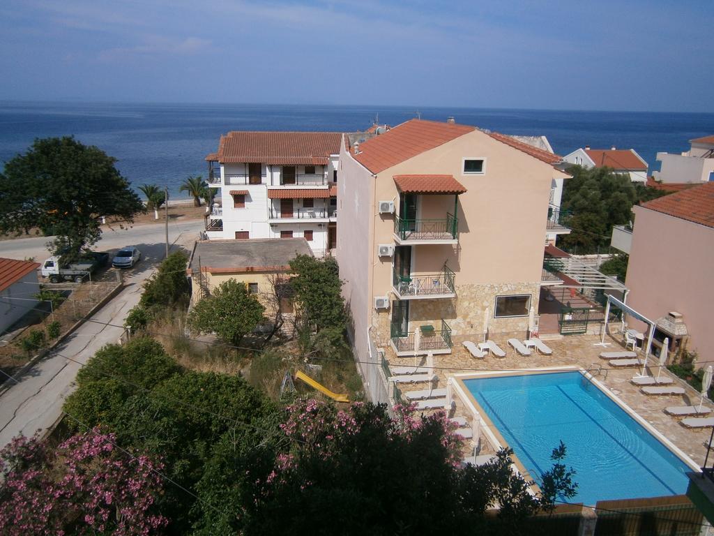 Petros Studios Poros  Luaran gambar