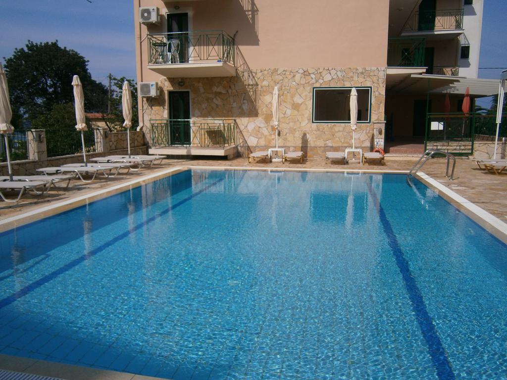 Petros Studios Poros  Luaran gambar