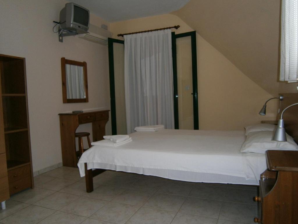 Petros Studios Poros  Luaran gambar