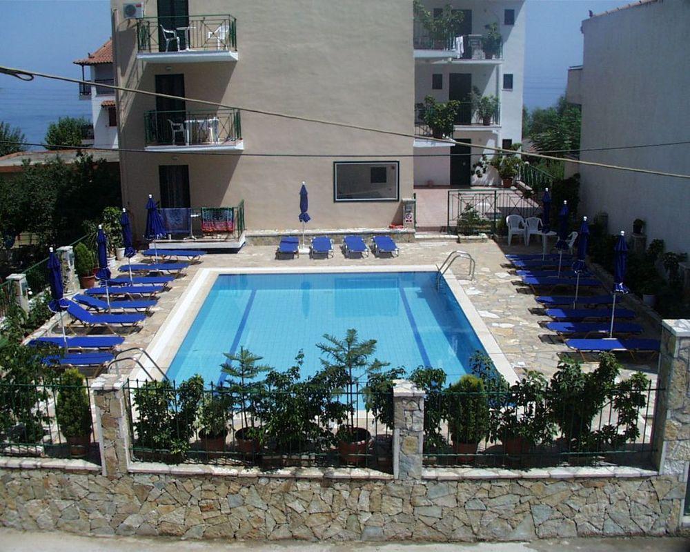 Petros Studios Poros  Luaran gambar