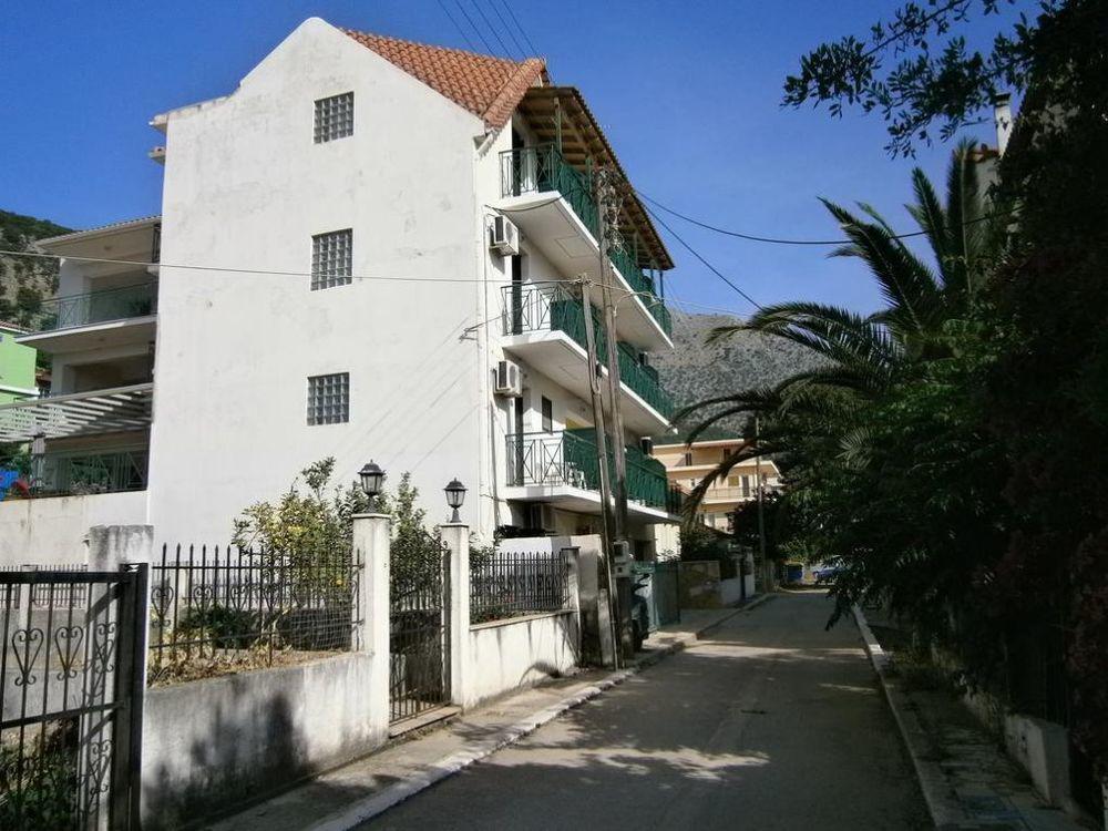 Petros Studios Poros  Luaran gambar