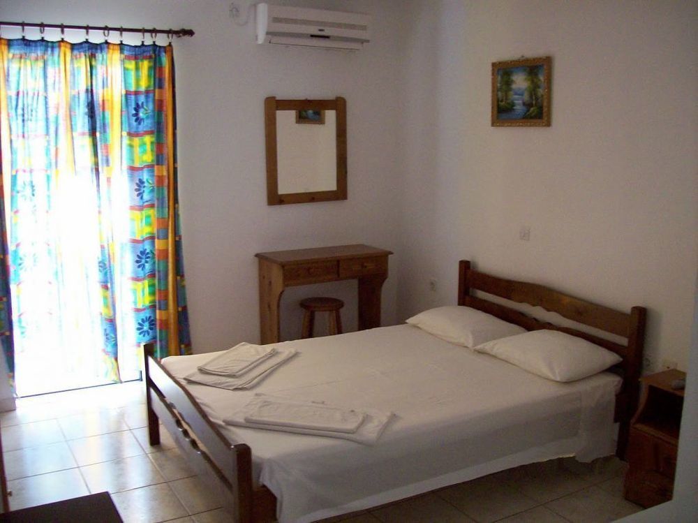 Petros Studios Poros  Luaran gambar