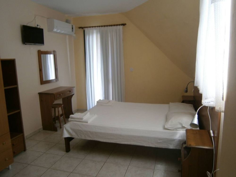 Petros Studios Poros  Luaran gambar