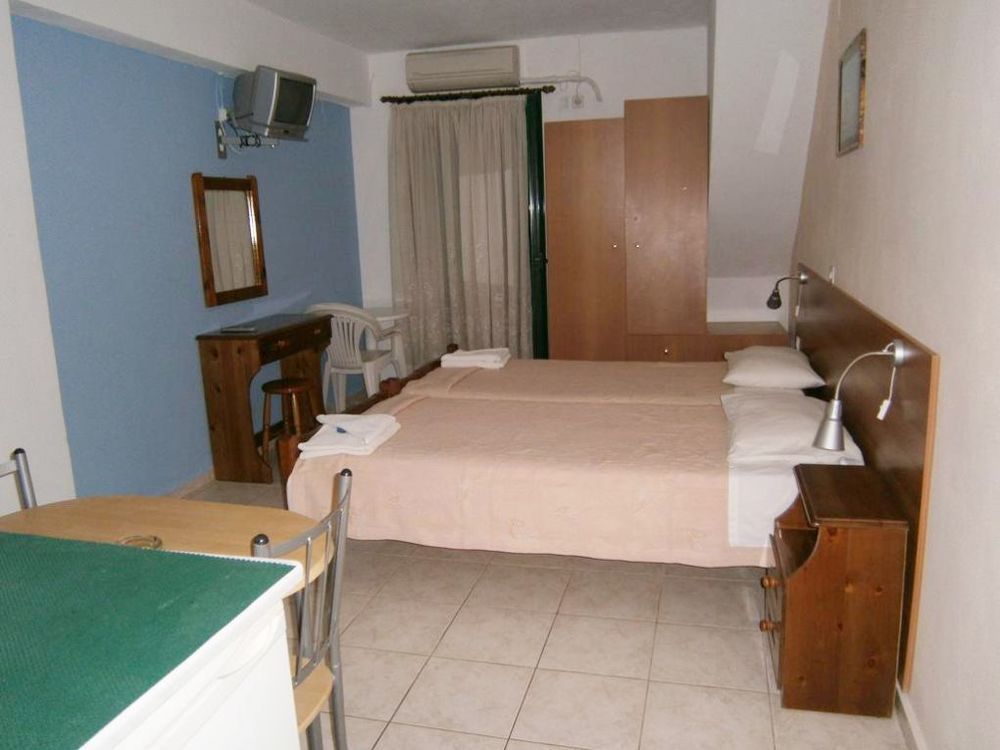 Petros Studios Poros  Luaran gambar
