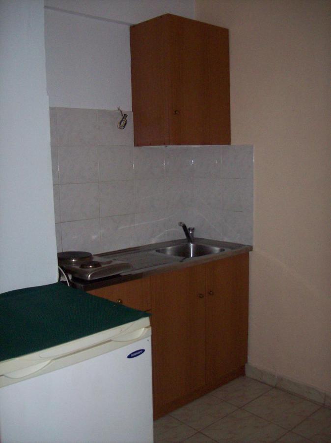 Petros Studios Poros  Luaran gambar