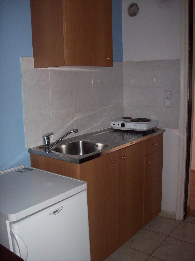 Petros Studios Poros  Bilik gambar
